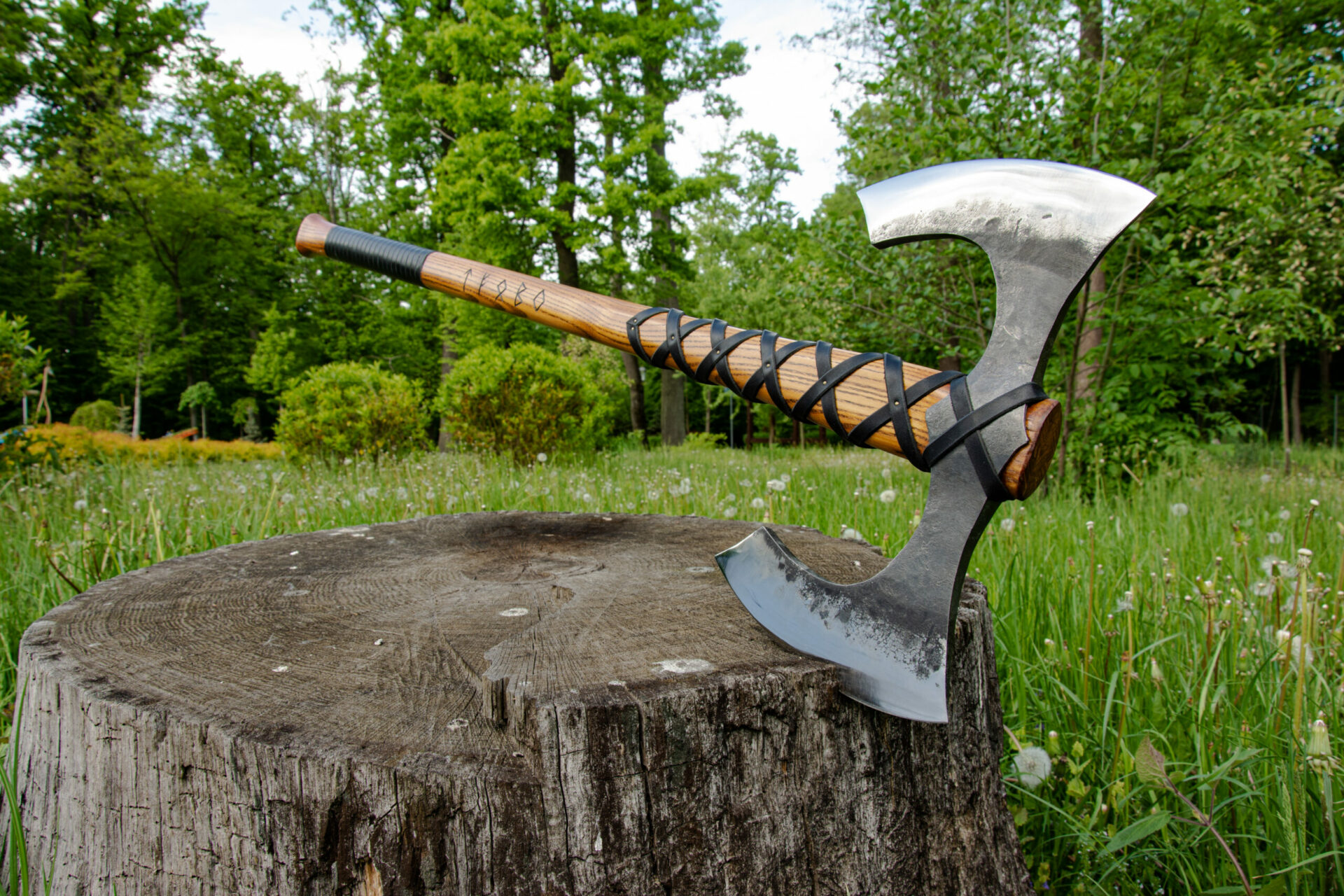 Nordicera Online Exclusive | HAND-FORGED LEVIATHAN AXE ‘GEIROD’