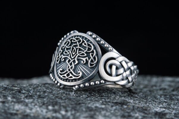 Nordicera Online Exclusive | Ring with Yggdrasil Symbol and Viking Ornament